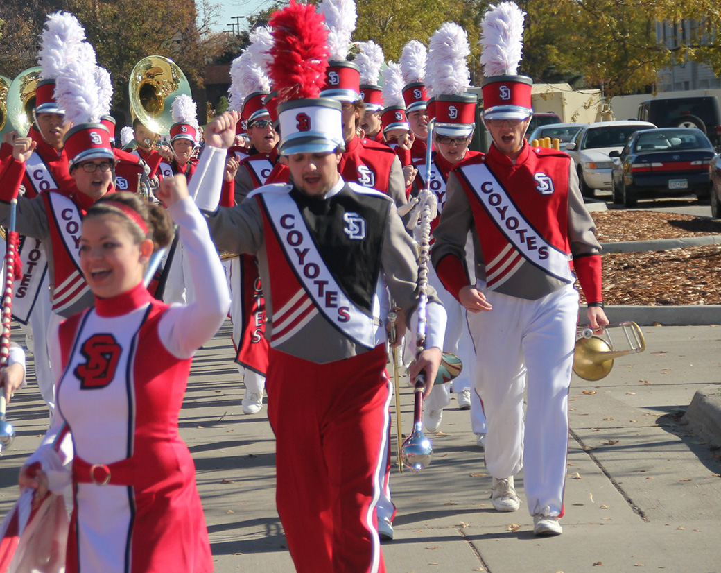 Sound of USD shapes drum majors’ futures
