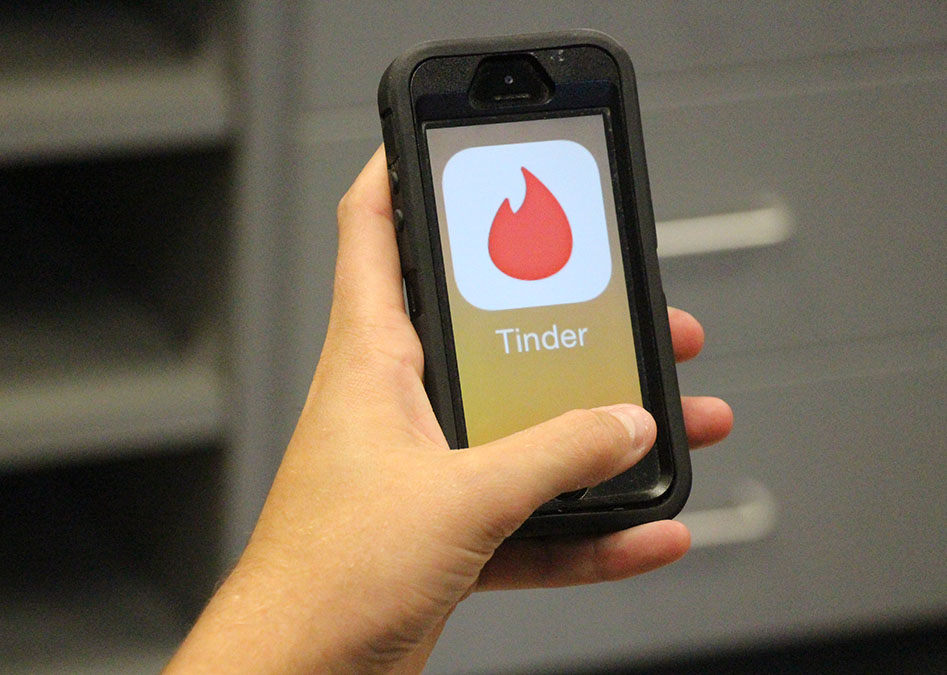 Students turn to apps for dating