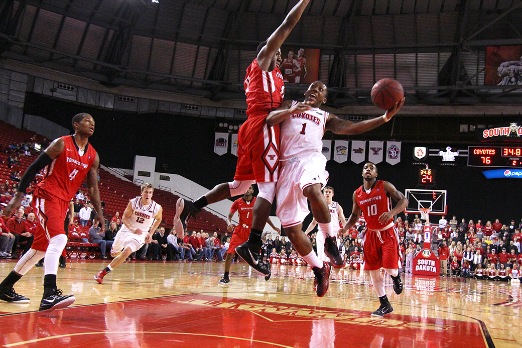 Youngstown State outshoots USD Friday, wins 87-79