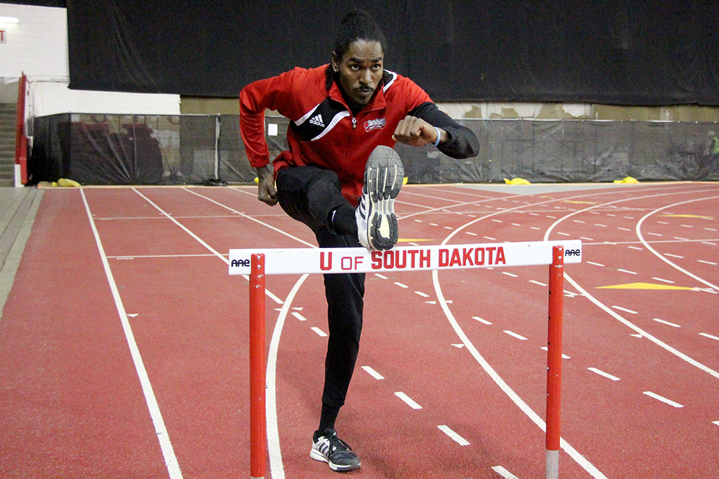 Lewin qualifies for national indoor meet