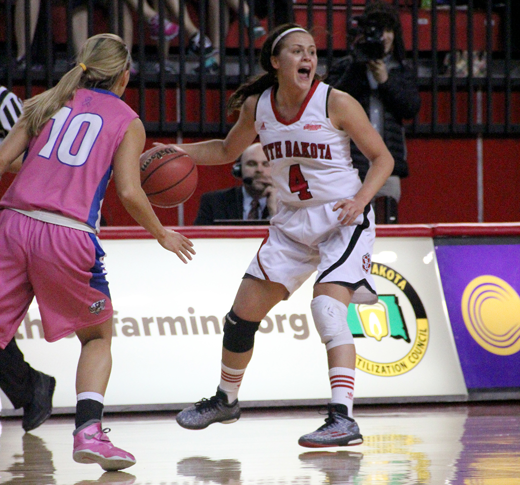 ‘Yotes push forward without guard Tia Hemiller