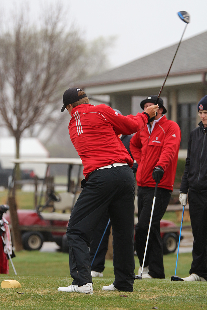 Men’s golf stays calm for tournament action