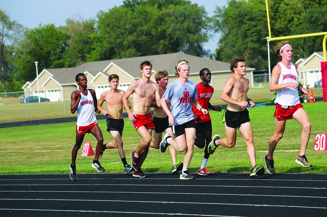 Stress-free approach could lead to an advantage for Coyote cross country teams at Roy Griak