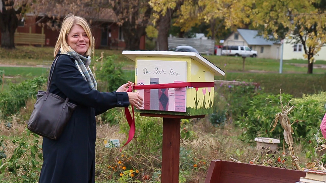 Sigma Tau Delta opens Little Free Lending Library