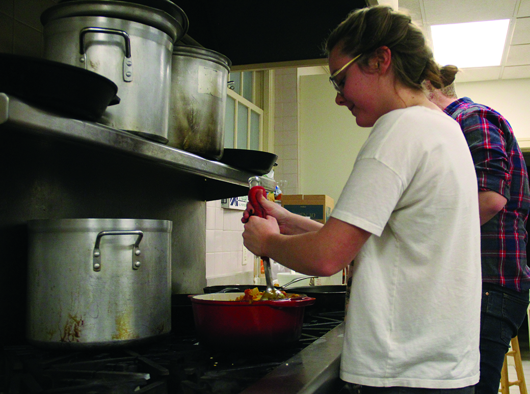 Honors seminar incorporates cooking, chemistry and camaraderie