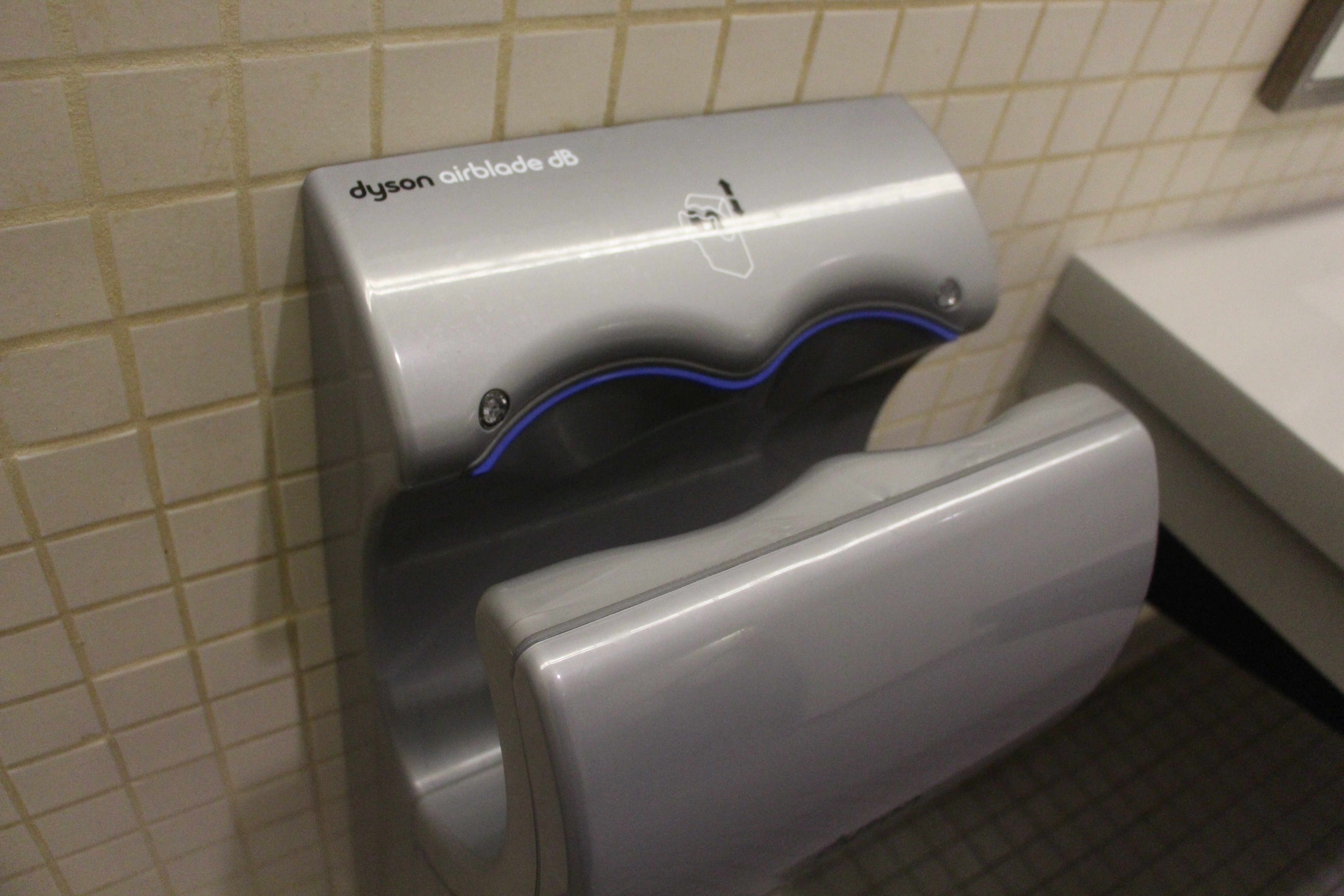 Hand dryers spread bacteria, affect health on campus