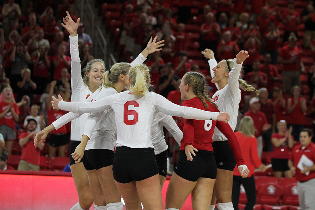 USD volleyball opens the Sanford Coyote Sports Center with a win