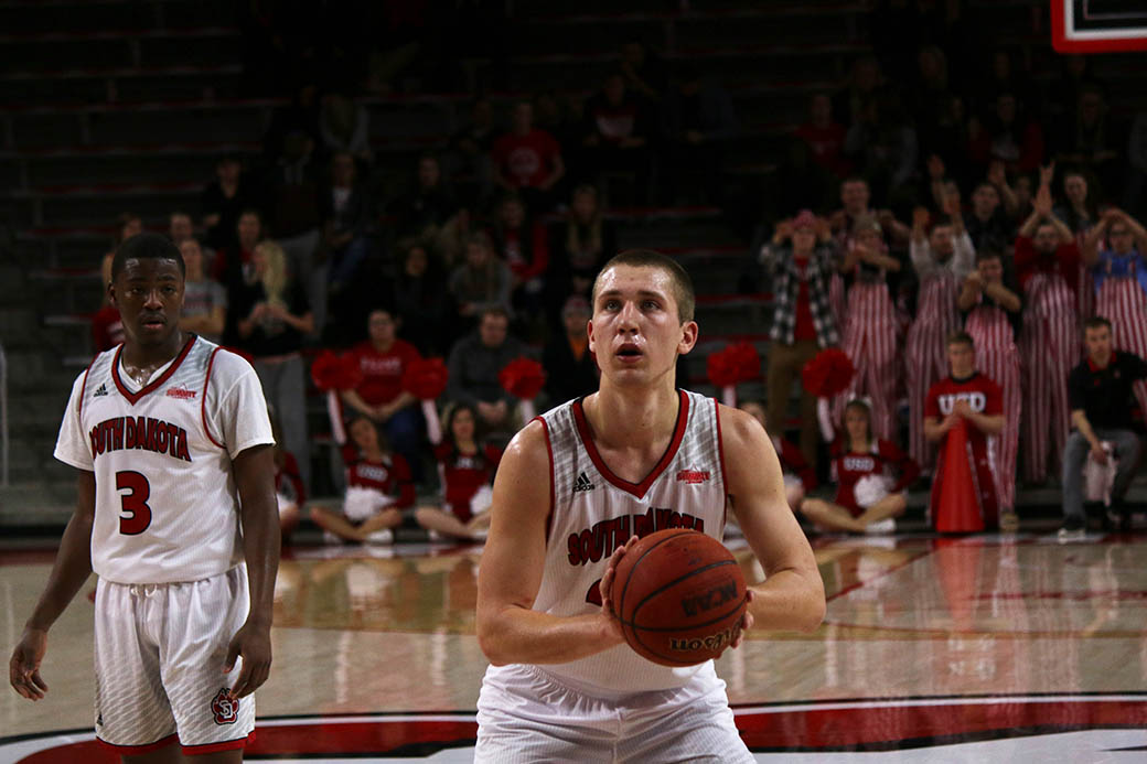 Coyotes use second half surge to defeat Western Illinois
