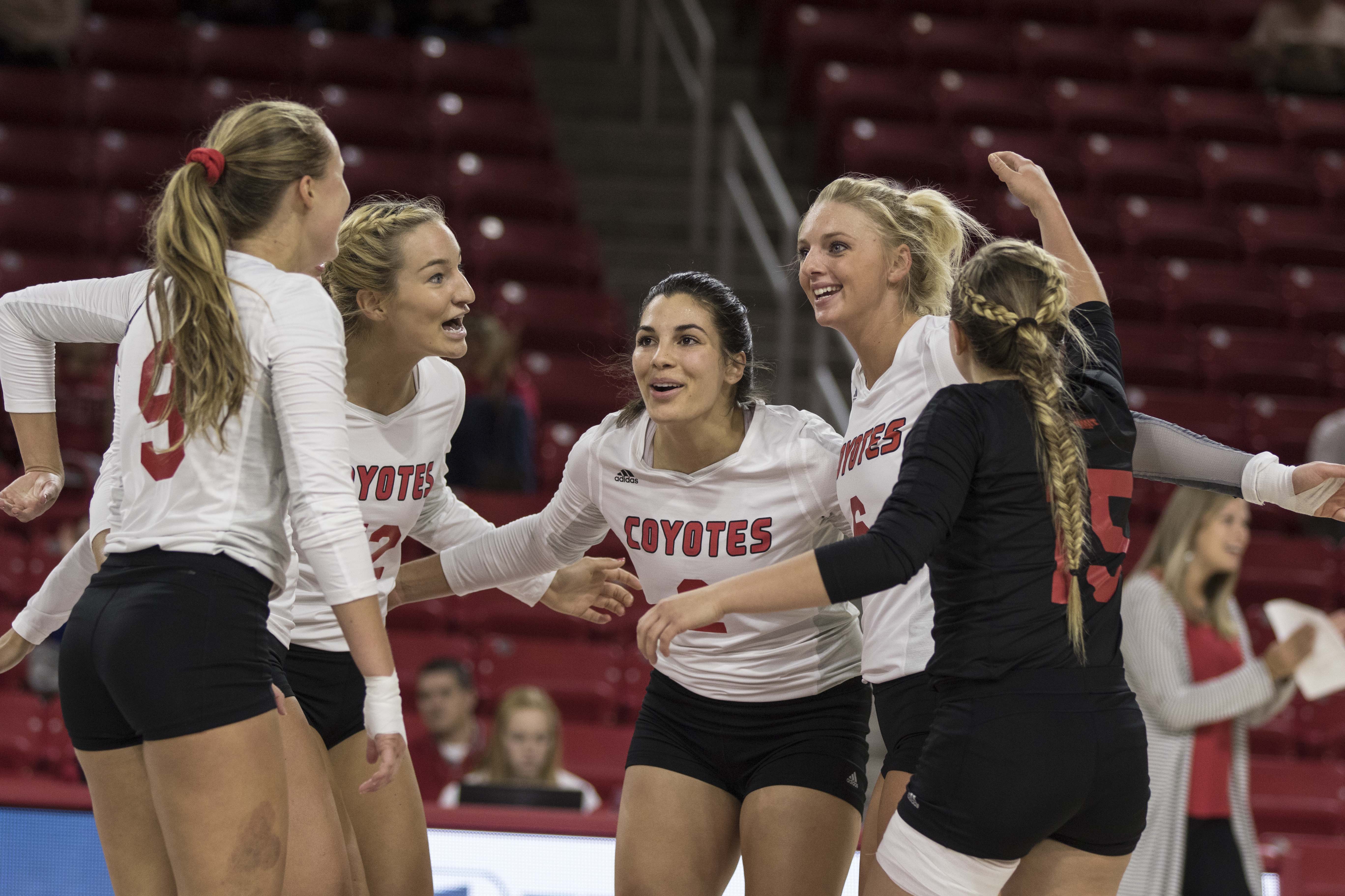 USD volleyball continues to improve, show consistency