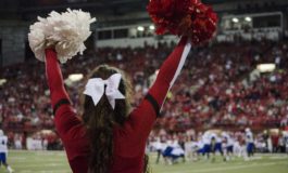 Cheerleading team shares close bond, pride for cheering on USD
