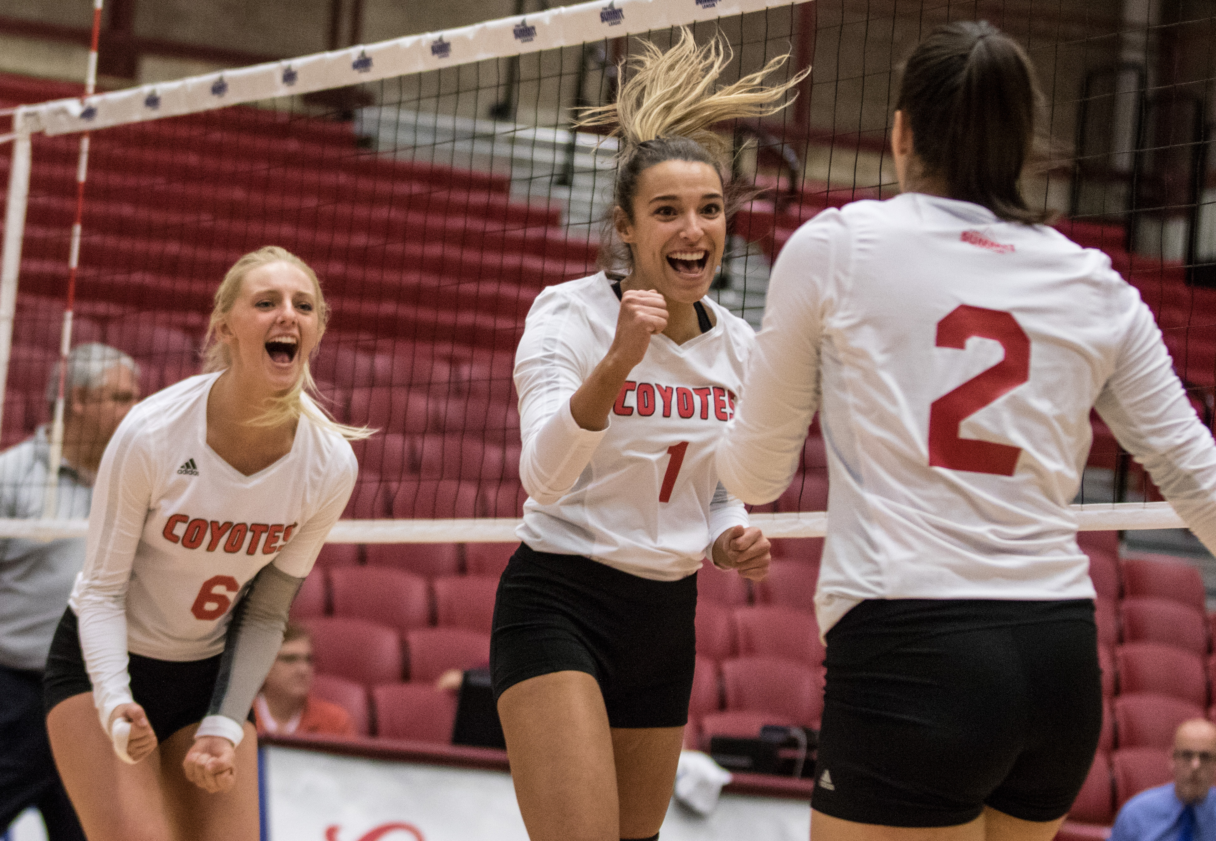 Yotes down Dons in Summit League quarterfinals