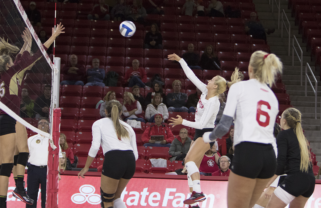Coyote volleyball falls to Denver in overtime