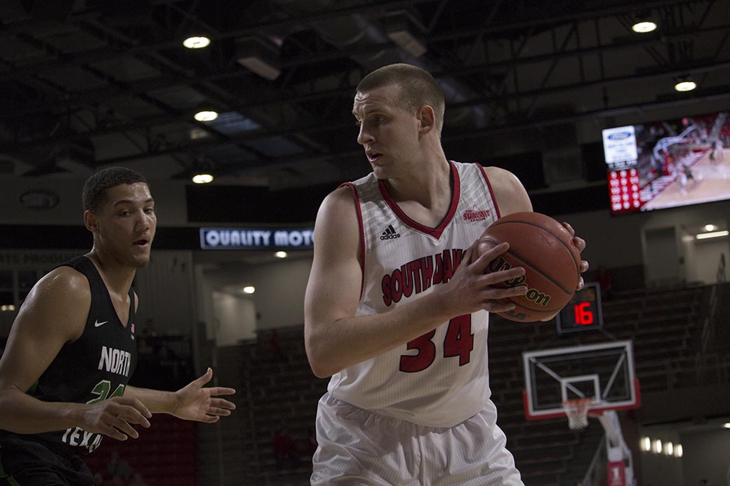 Coyotes lose in first round of College Basketball Invitational