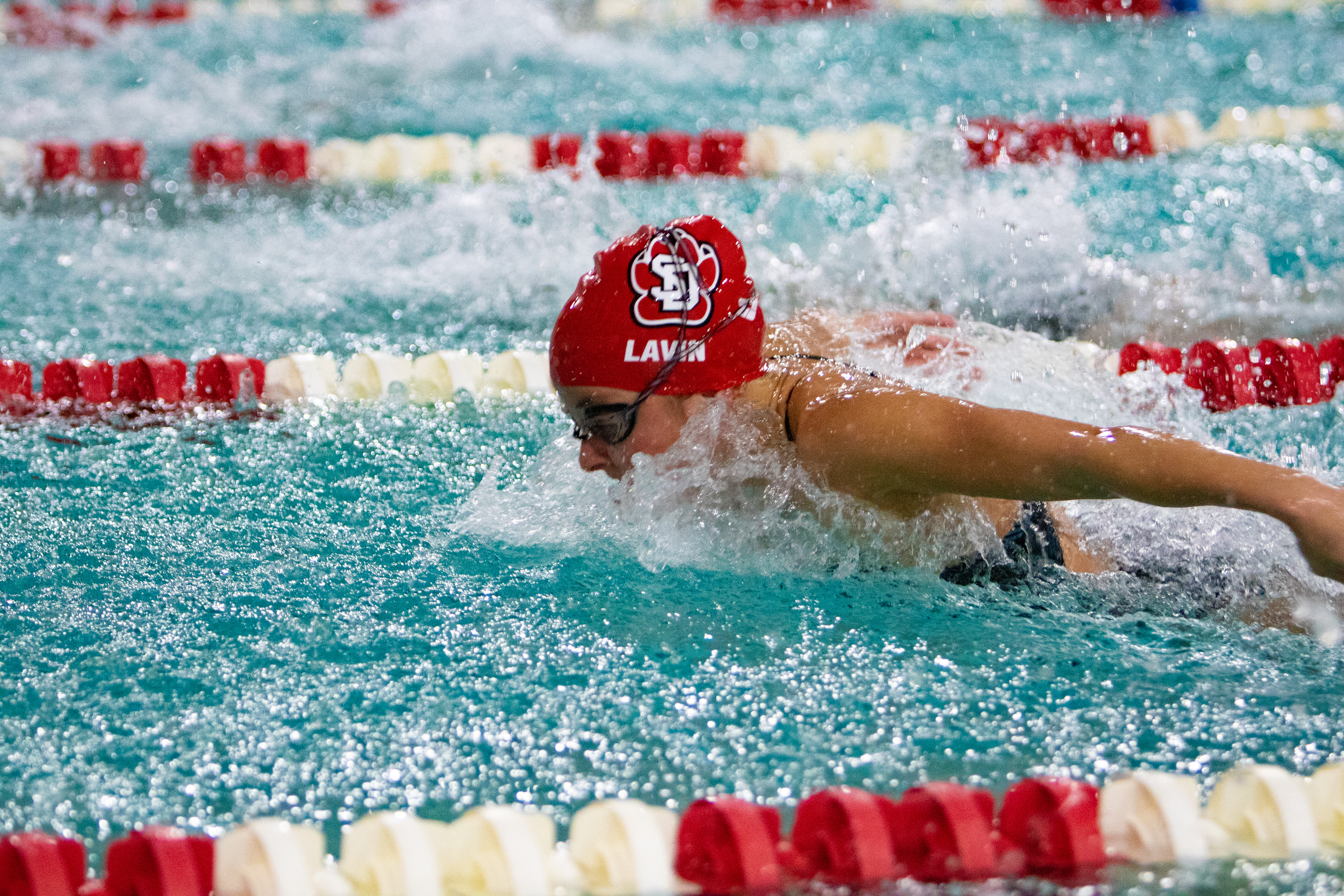 Swimming & Diving break records in revenge meet against Omaha