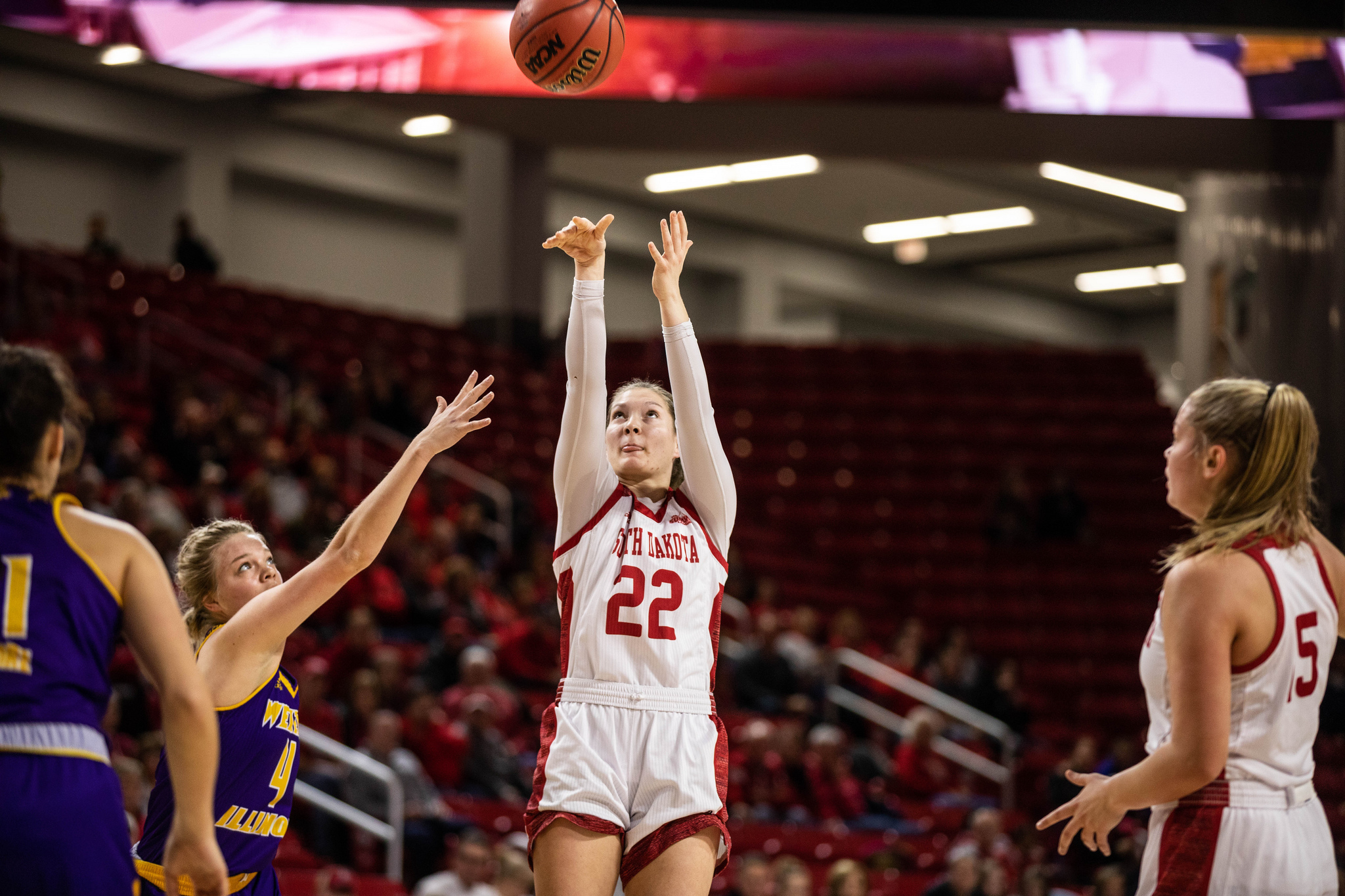 Coyotes top Leathernecks 92-49, win sixth straight