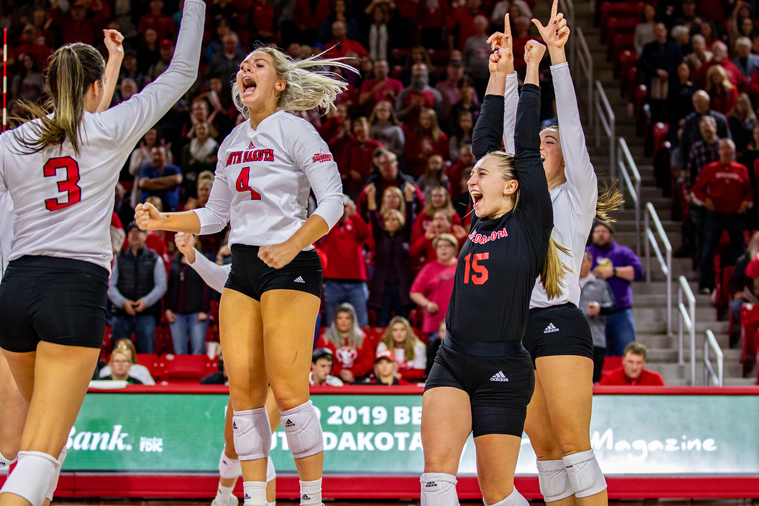 USD volleyball claims full share of Summit League title after Senior Day sweep