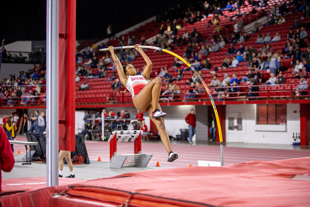 Coyotes snatch seven titles at Summit League indoor championships