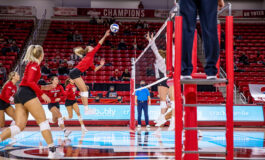 South Dakota volleyball splits weekend with Omaha