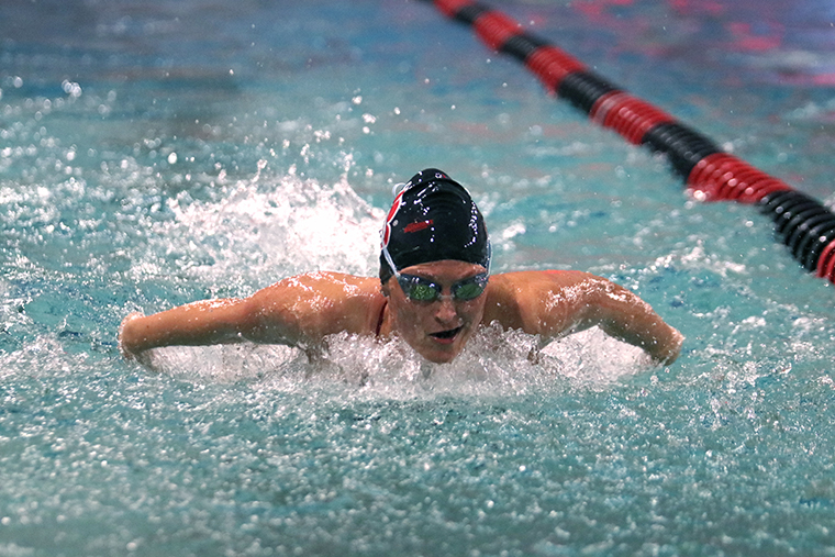 Women’s swim and dive drops dual to Iowa State