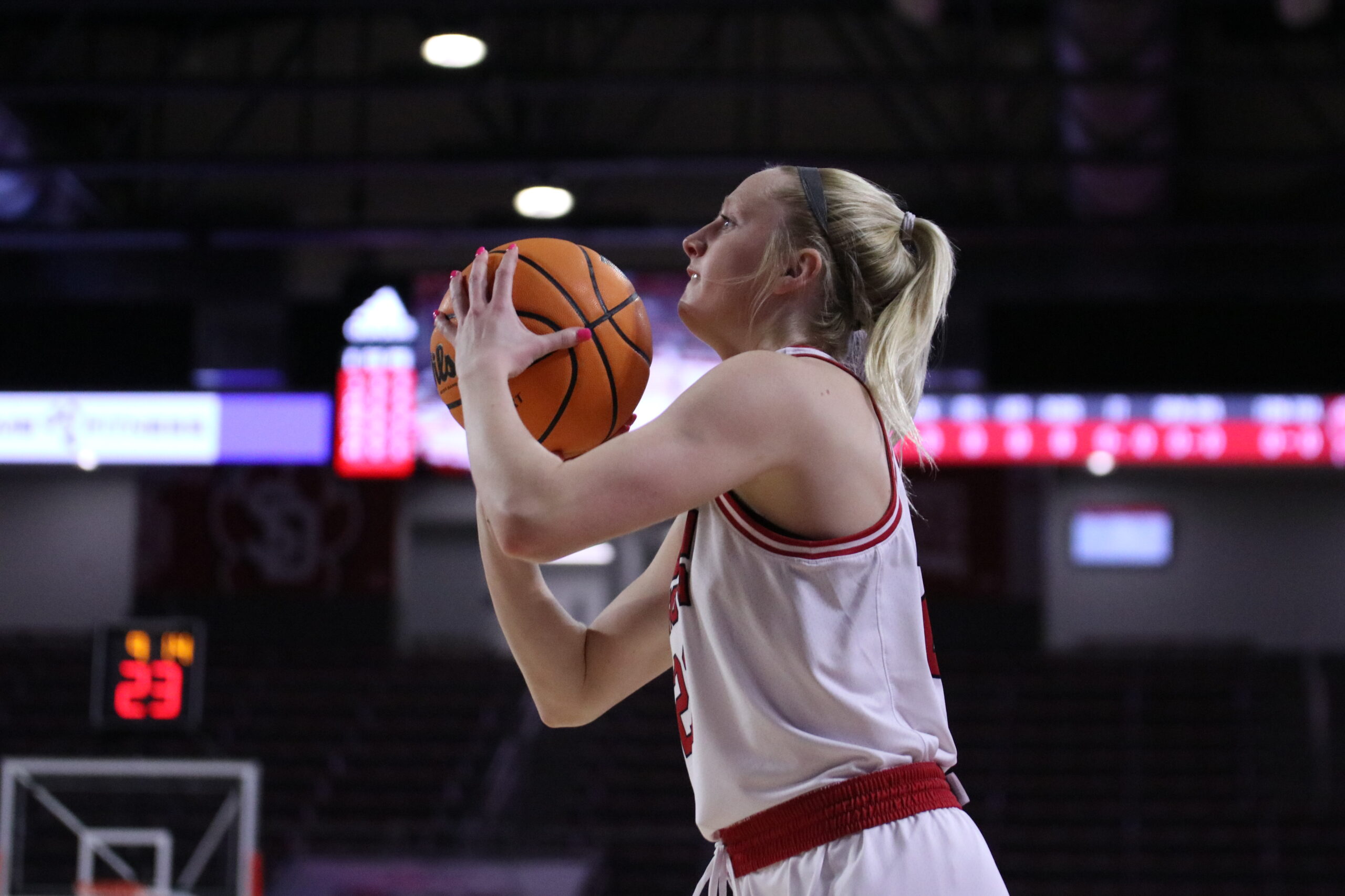 Women’s Basketball Defeats Bellevue