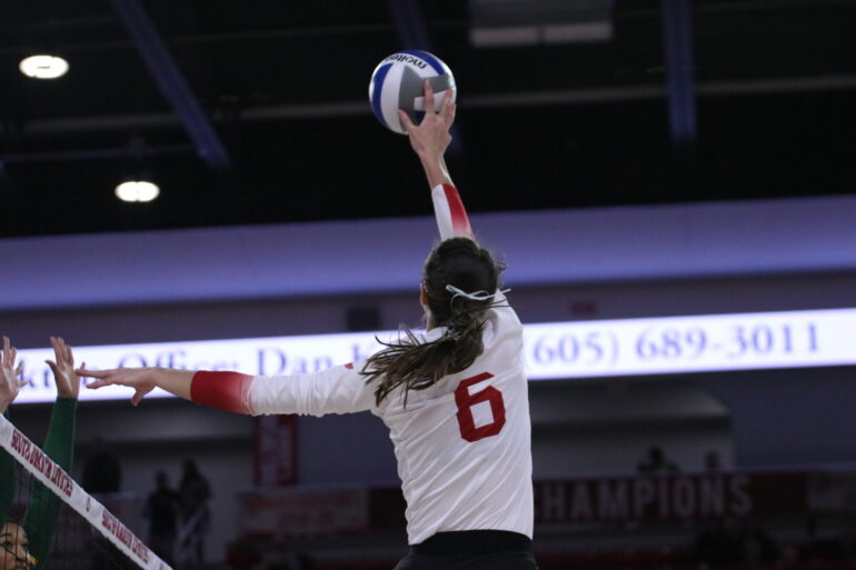 Volleyball 1-1 in Final Week of Regular Season