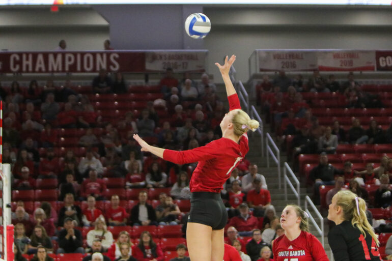 Volleyball Adds Three Games to Winning Record