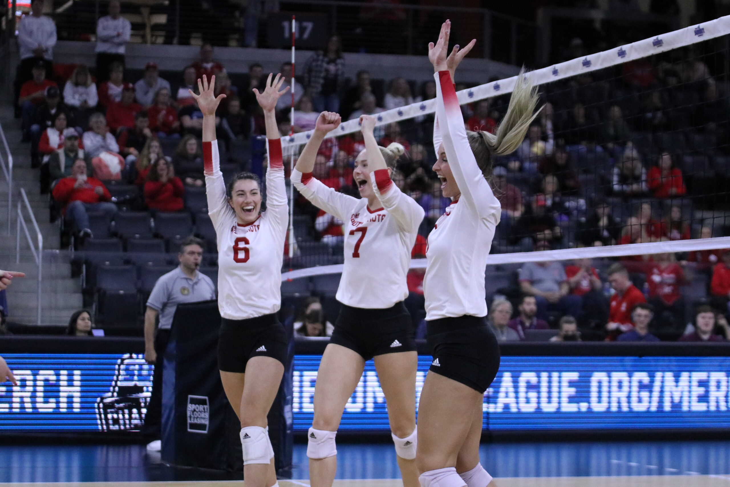 Volleyball Advances to Summit League Championship for Third Straight Year