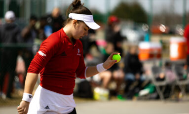 <strong>Tennis Defeats Tommies in Home Opener</strong>