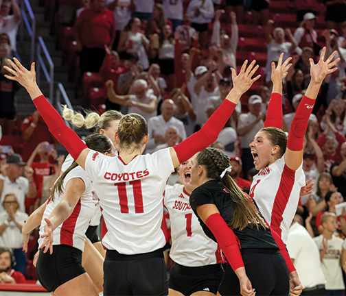 USD Volleyball Goes 3-0 in Home Classic