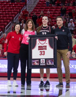 Basketball Senior Day Finishes Out Regular Season